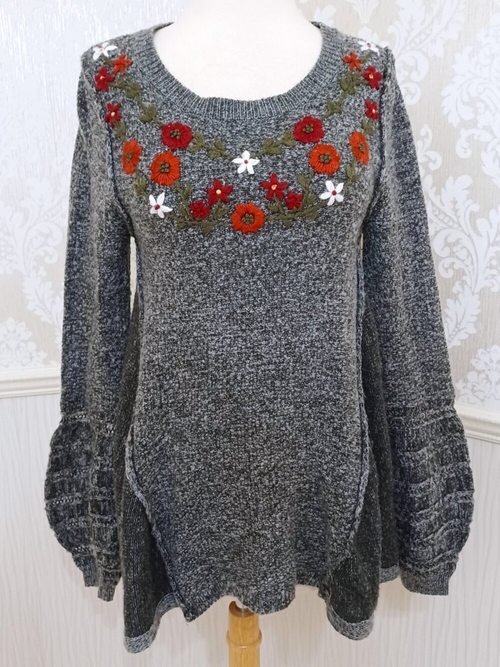 Knox Rose Women's Gray Floral Embroidered Baby Doll Knit Sweater Size XS